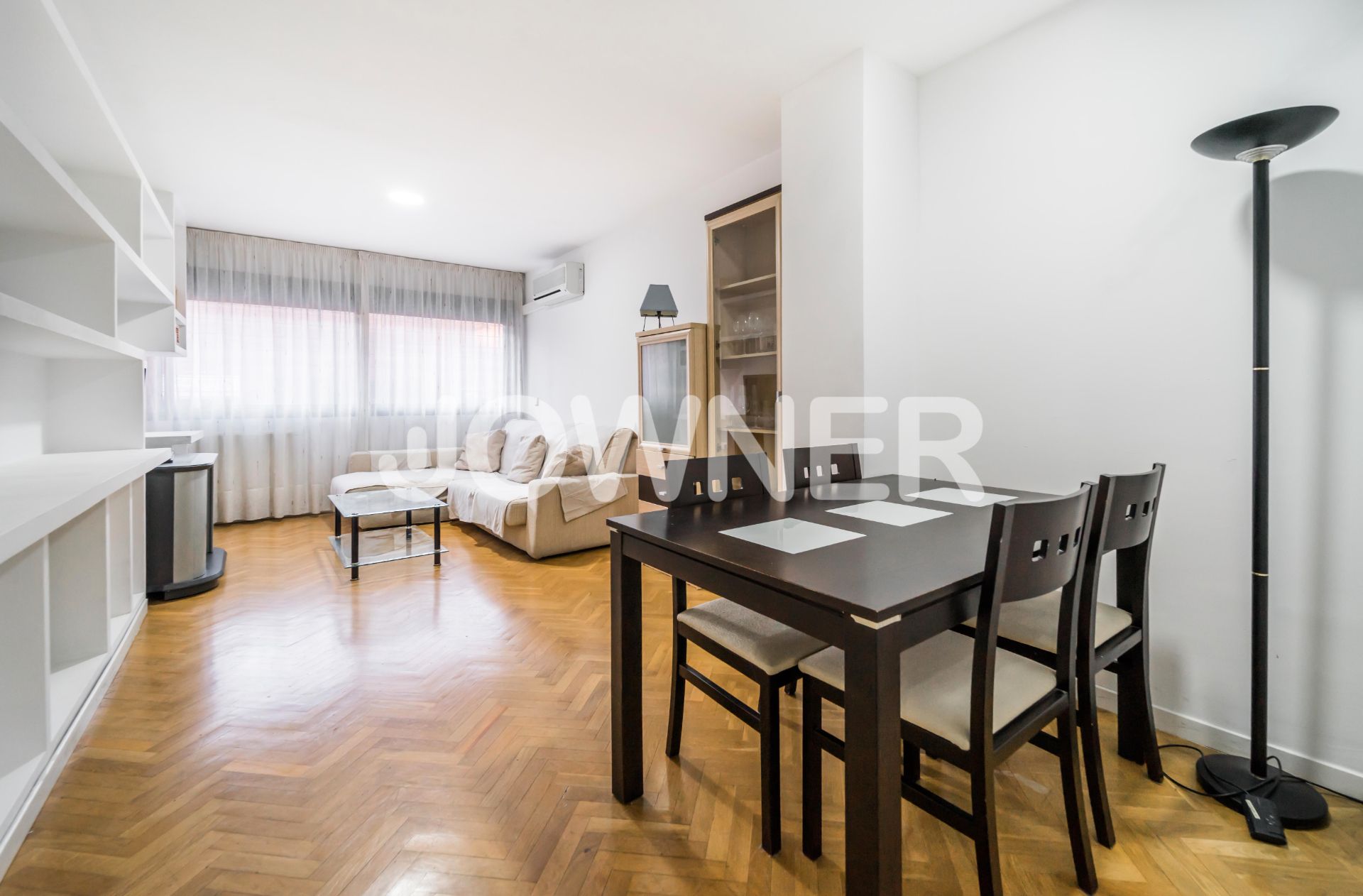 Sala d'estar de Pis en venda en  Madrid Capital amb Aire condicionat, Calefacció i Moblat