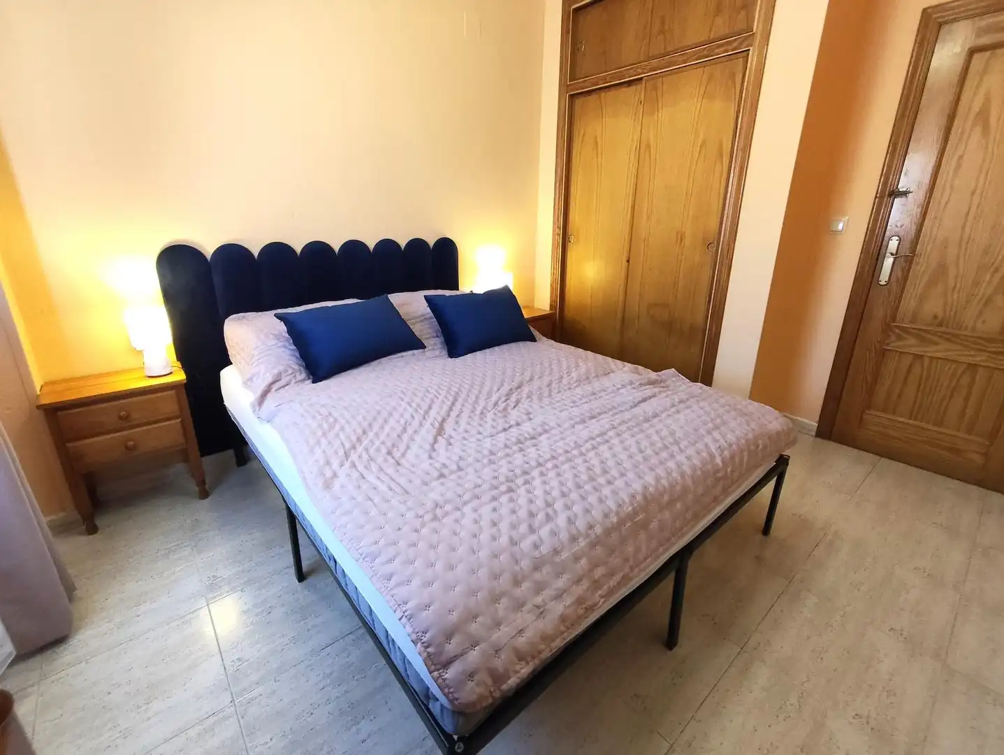 Dormitori de Apartament de lloguer en Torrevieja amb Aire condicionat, Moblat i Balcó