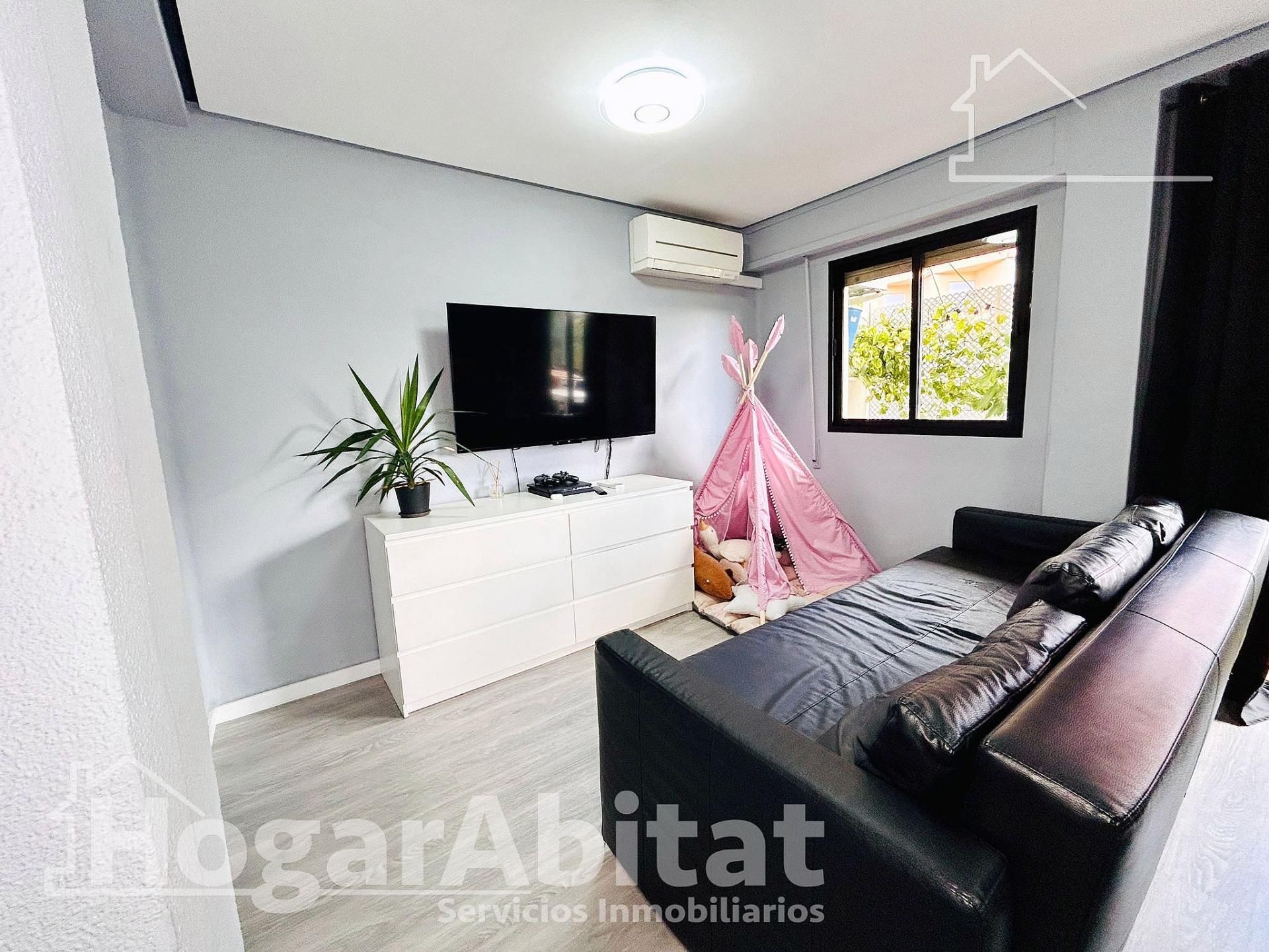 Sala de estar de Piso en venta en Gandia con Amueblado y Balcón