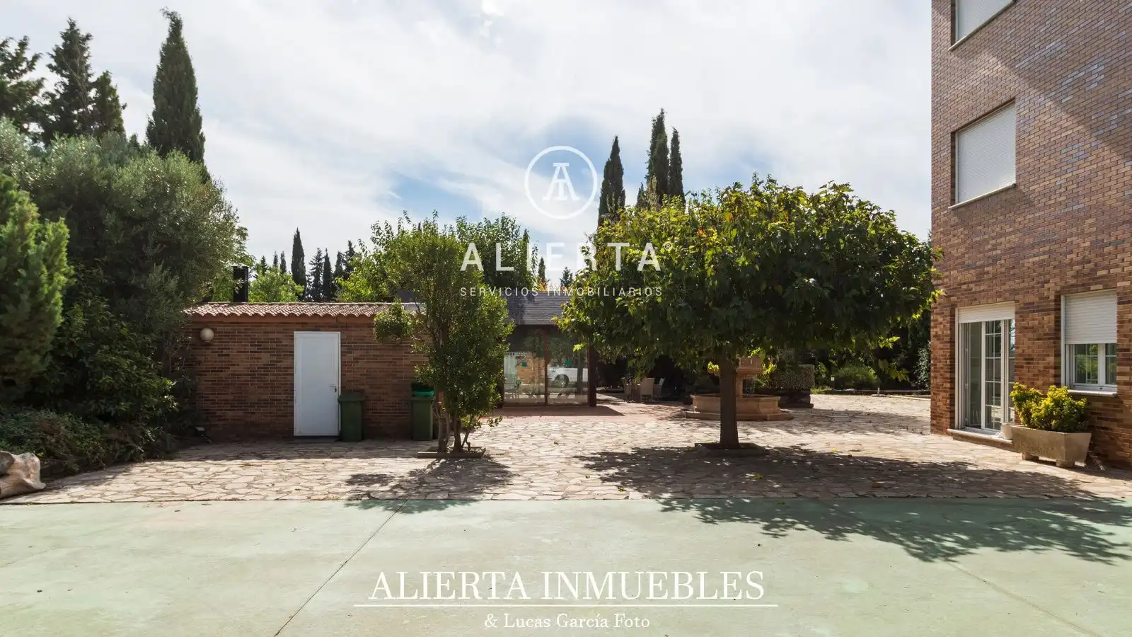 Exterior view of Houses for rent in Zaragoza  with Air Conditioner, Heating and Storage room