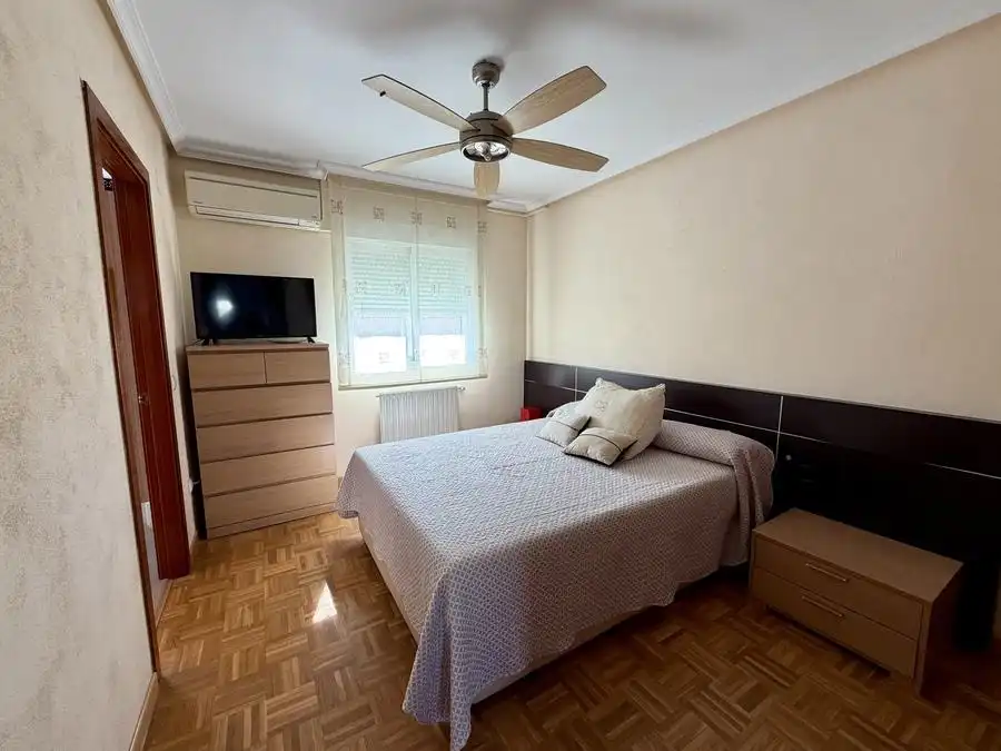 Schlafzimmer von Wohnung zum Verkauf in Madrid mit Klimaanlage, Heizung und Schwimmbad