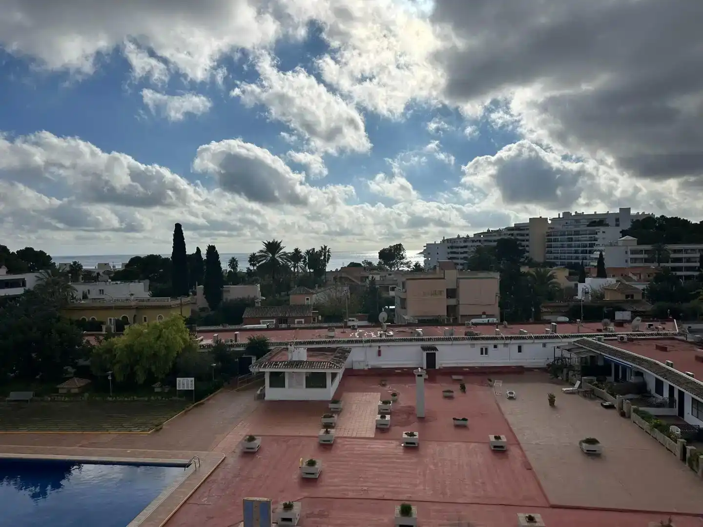 Vista exterior de Estudi en venda en Calvià amb Piscina i Moblat