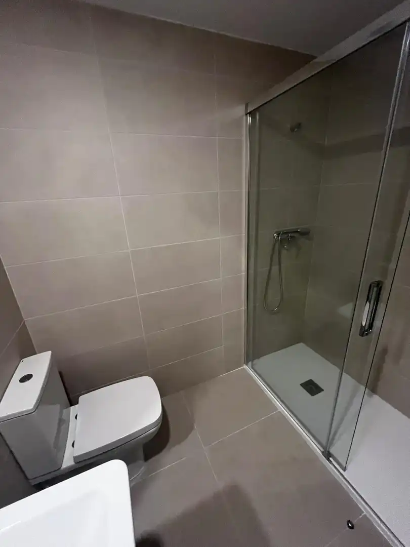 Bany de Pis de lloguer en Córdoba amb Aire condicionat, Calefacció i Terrassa