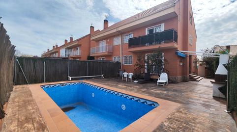 Foto 2 de Casa adosada en venda a Calle Jazmín, Velilla de San Antonio, Madrid