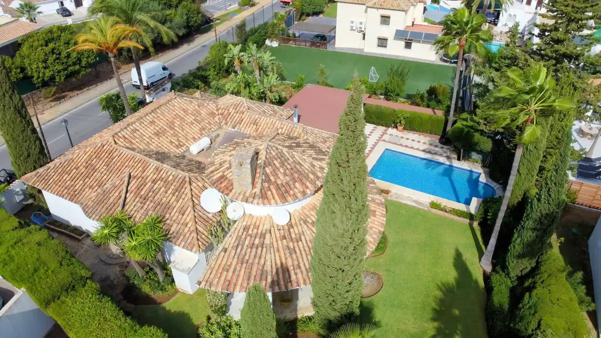 Xalet amb jardí en venda a Nueva Andalucía