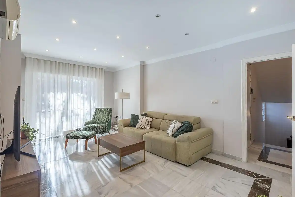 Sala de estar de Casa adosada en venta en Motril con Terraza y Alarma