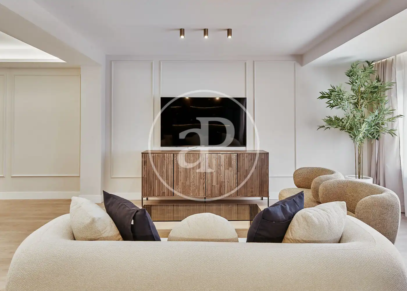 Living room of Flat for sale in Madrid  with Air Conditioner, Heating and Furnished
