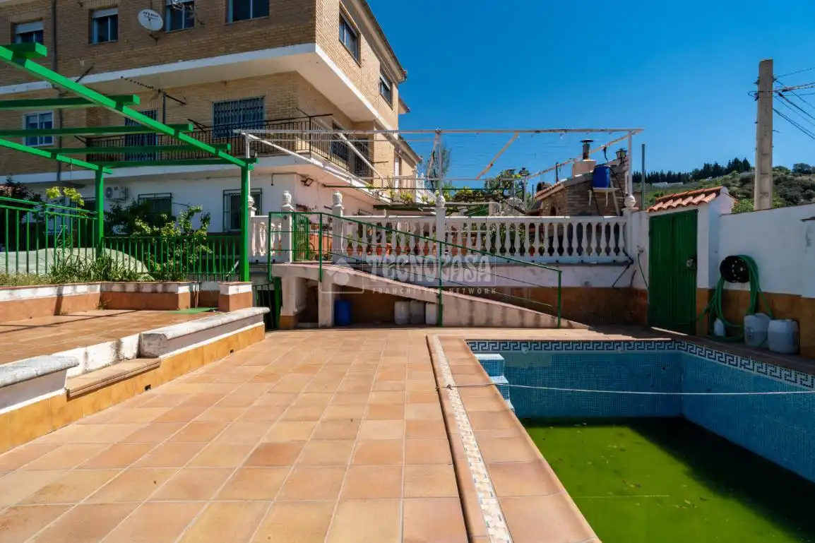 Piscina de Casa o chalet en venta en Alfacar con Aire acondicionado, Calefacción y Terraza