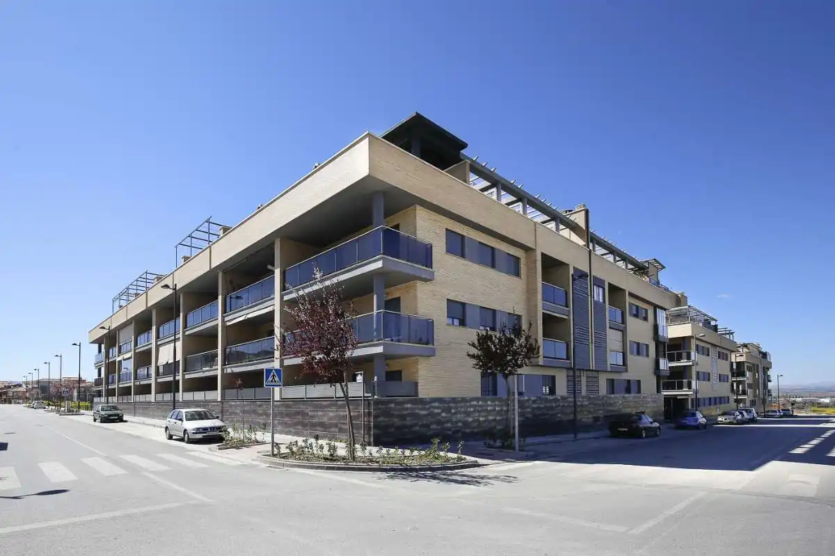 Außenansicht von Wohnung zur Miete in Maracena mit Heizung, Parkett und Terrasse