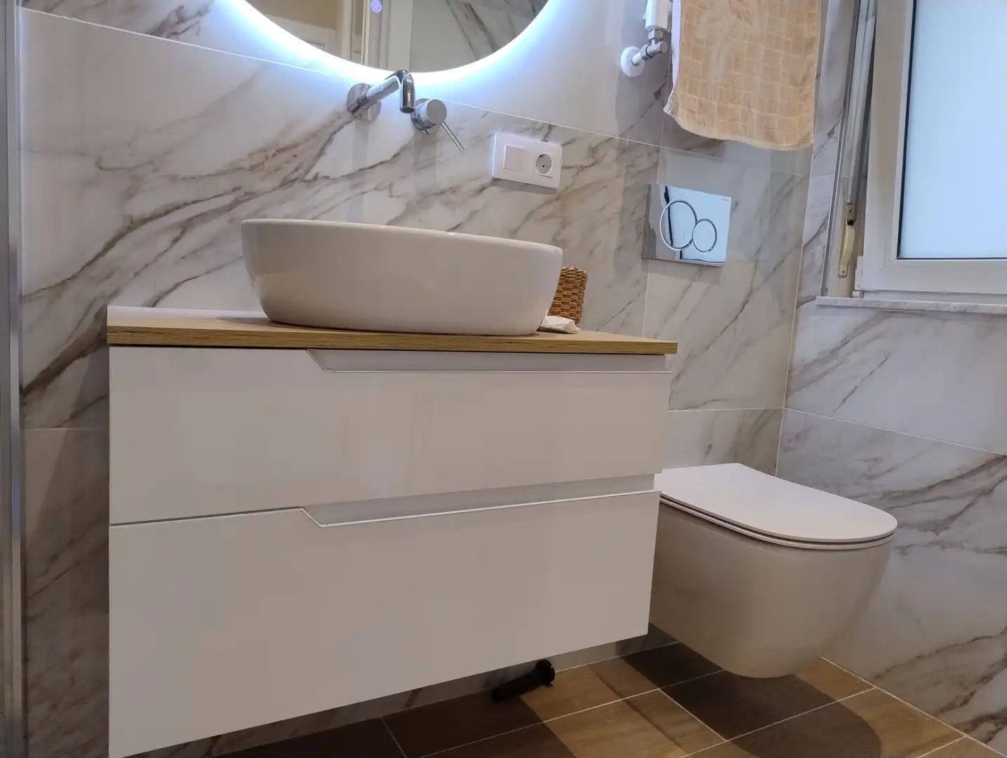 Bathroom of Flat for rent in Lugo  with Heating, Furnished and Oven