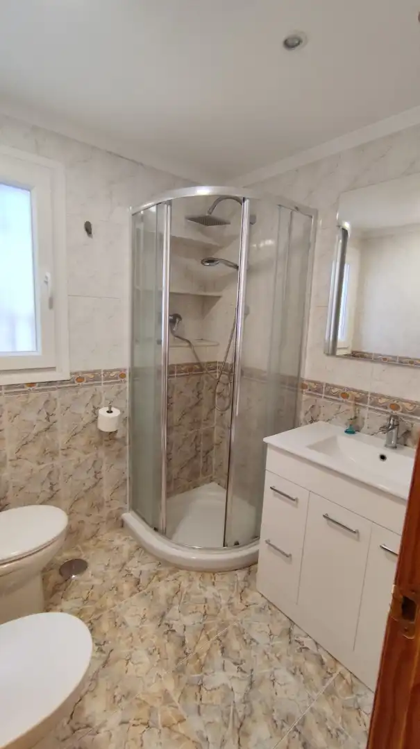Badezimmer von Wohnung zur Miete in Granada mit Klimaanlage, Möbliert und Ofen