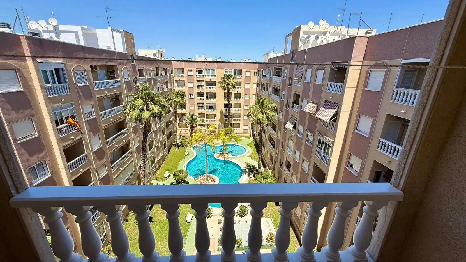 Vista exterior de Apartamento de alquiler en Torrevieja con Aire acondicionado, Calefacción y Terraza