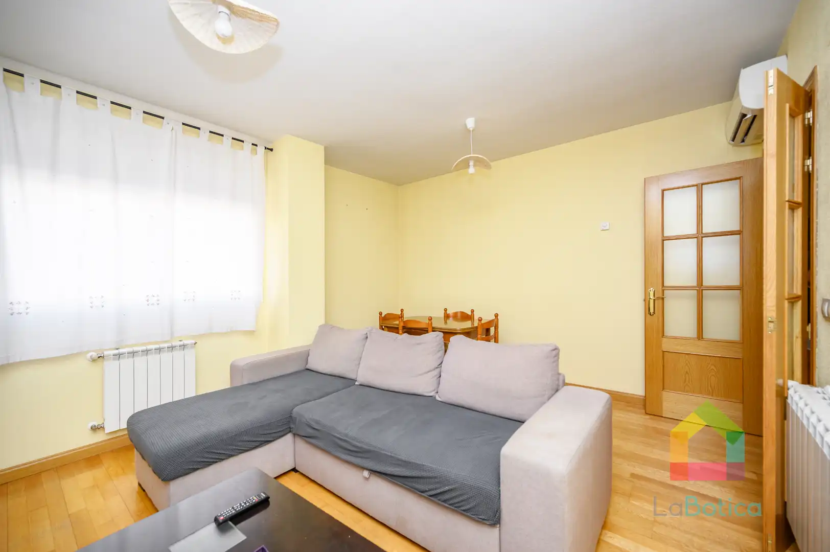 Sala d'estar de Apartament en venda en Toledo amb Aire condicionat, Moblat i Piscina comunitària