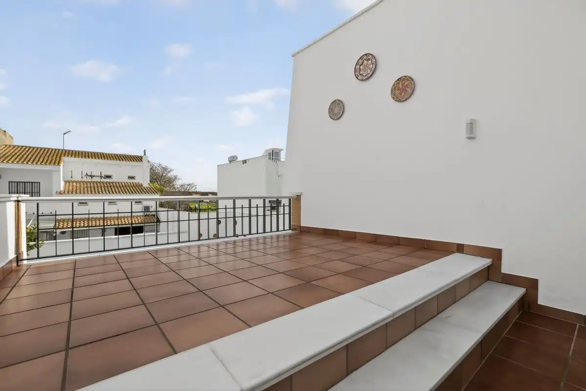 Terrassa de Casa adosada en venda en Santiponce amb Aire condicionat, Calefacció i Jardí privat