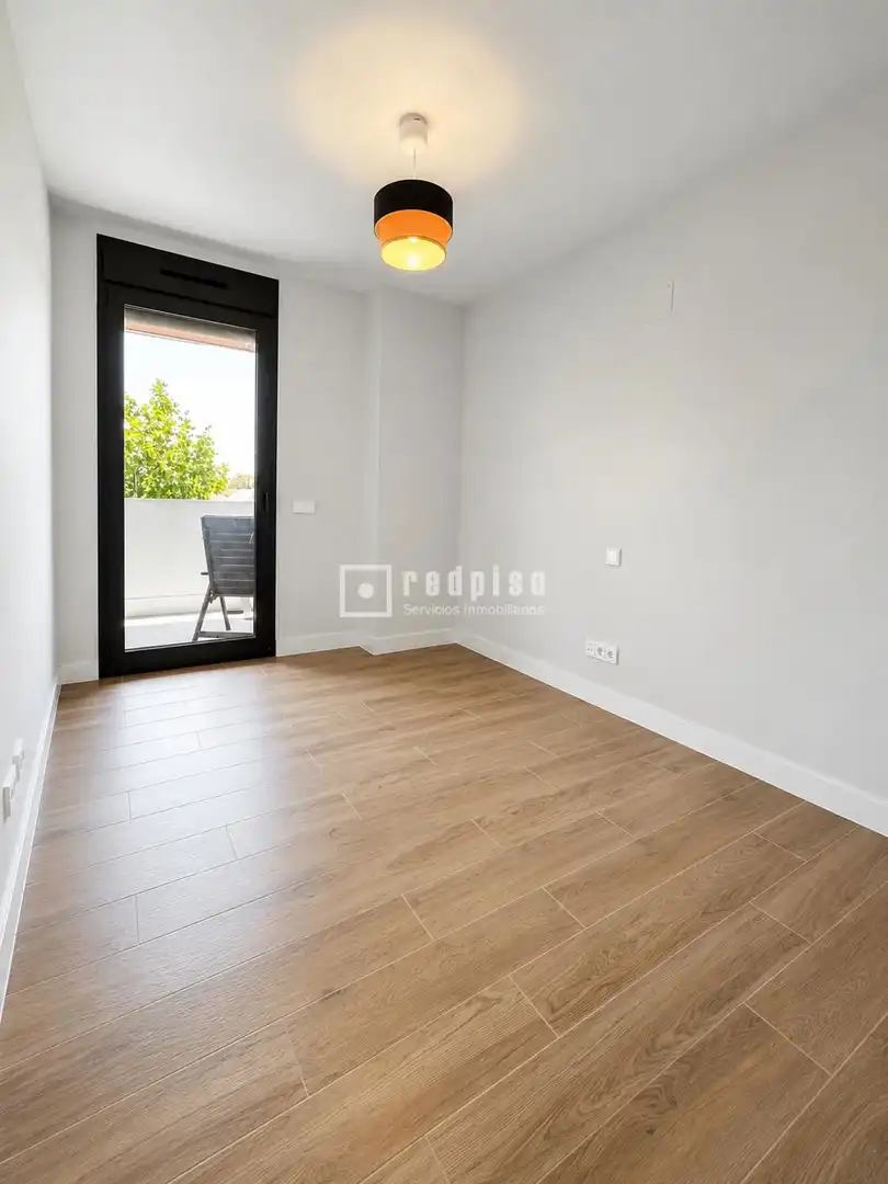 Habitación de Piso de alquiler en Alcobendas con Aire acondicionado, Calefacción y Jardín privado