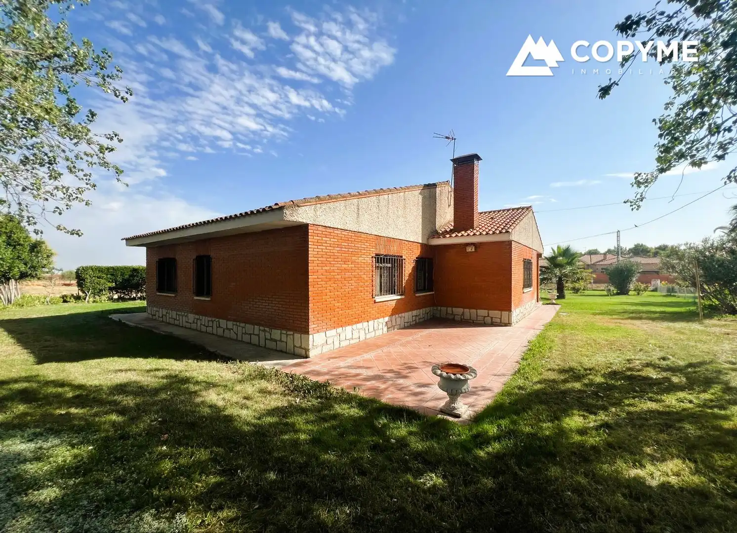 Vista exterior de Casa o chalet en venta en Novés con Calefacción, Jardín privado y Parquet