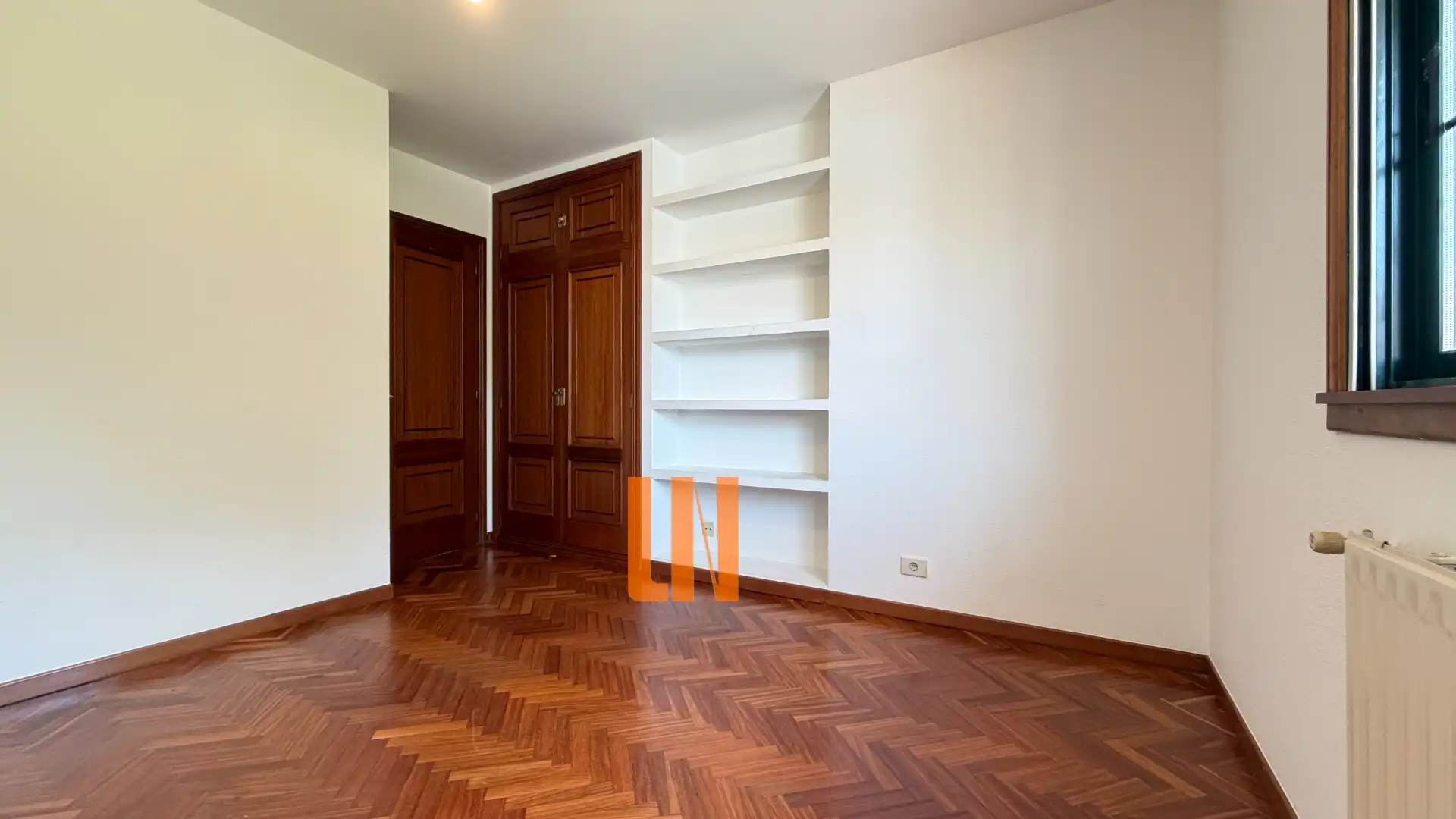Habitación de Casa adosada en venta en Oleiros con Calefacción, Jardín privado y Parquet