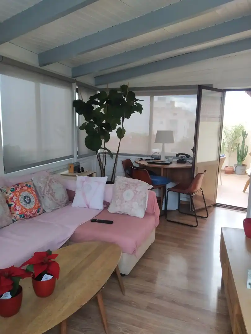 Wohnzimmer von Dachboden zur Miete in Málaga mit Klimaanlage, Terrasse und Möbliert