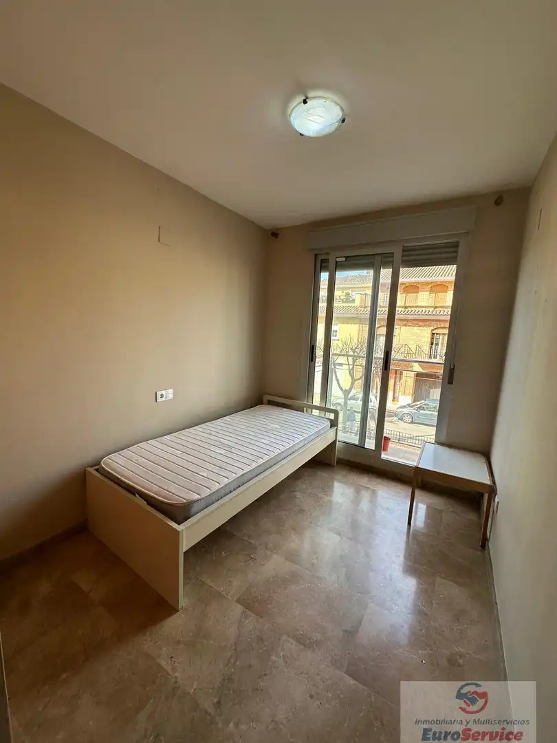 Habitación de Piso en venta en Emperador con Calefacción y Balcón