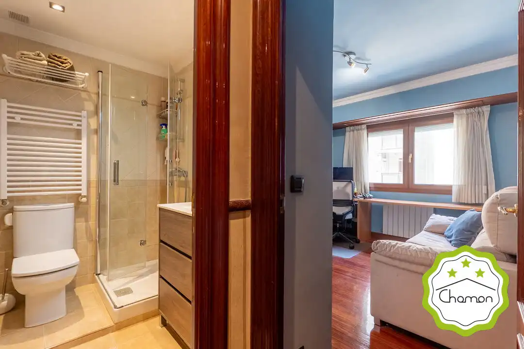 Bathroom of Flat for sale in Santurtzi   with Heating and Storage room