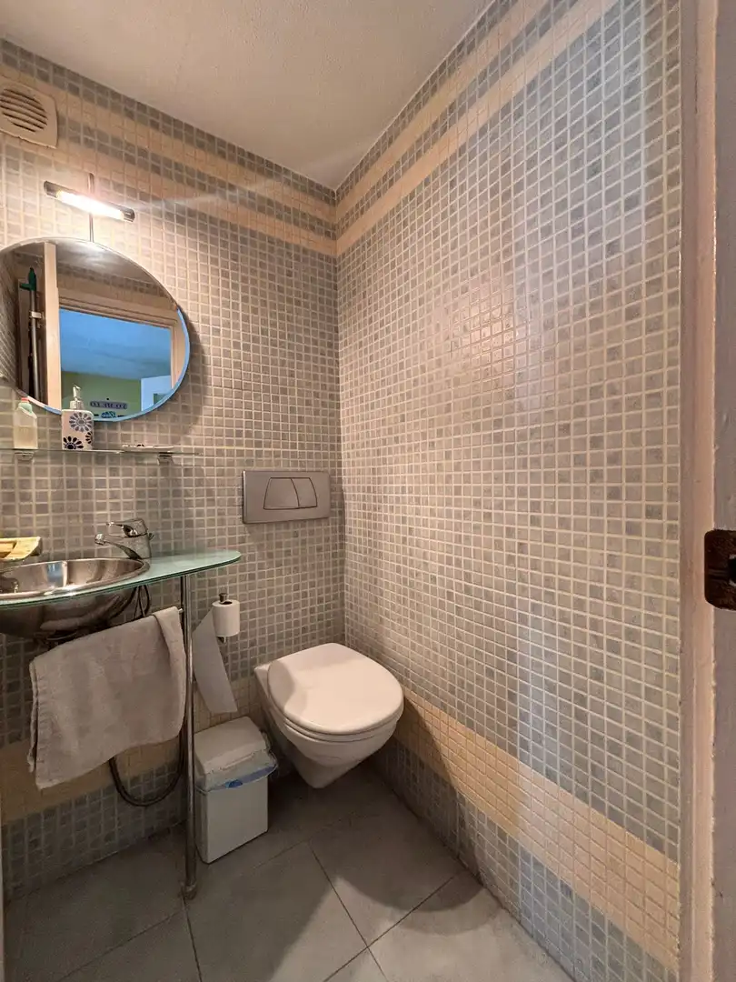 Bathroom of Flat for sale in Sevilla  with Air Conditioner and Community pool