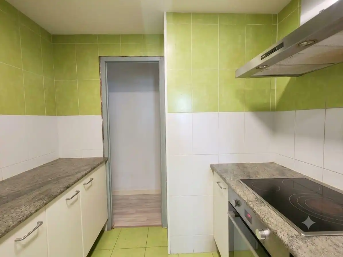 Cuina de Planta baixa en venda en Barcelona amb Calefacció i Moblat