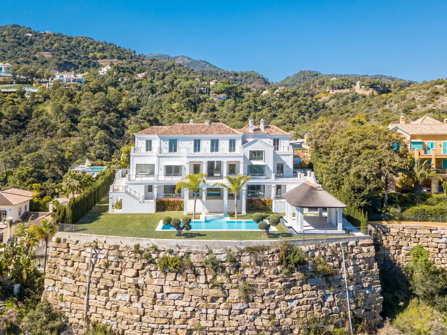 House with pool for sale in Marbella Centro