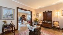 Sala d'estar de Apartament en venda en  Barcelona Capital amb Calefacció, Parquet i Terrassa