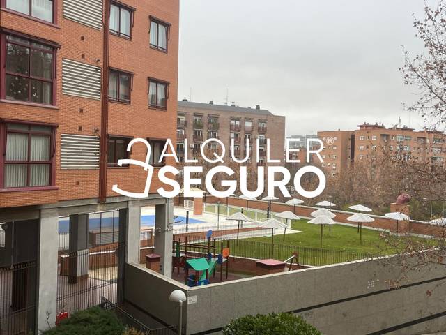 Piso en Alquiler en del doctor vallejo najera botas en Acacias