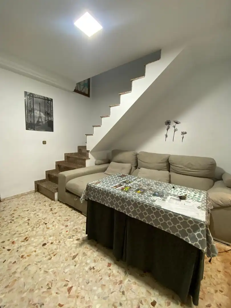 Sala d'estar de Casa adosada en venda en Mairena del Aljarafe amb Jardí privat