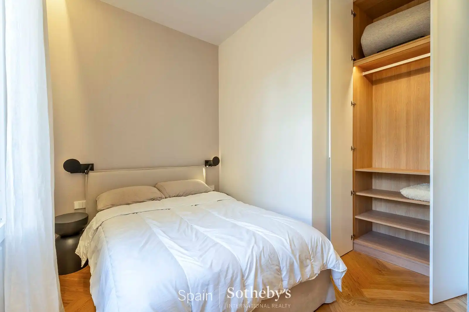 Bedroom of Apartments for sale in Madrid  with Air Conditioner and Heating