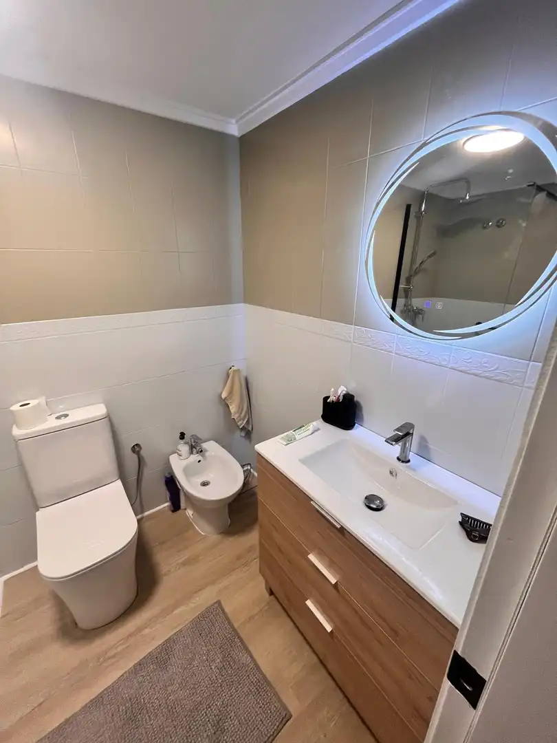 Badezimmer von Wohnung zum Verkauf in Torrevieja mit Klimaanlage, Terrasse und Schwimmbad