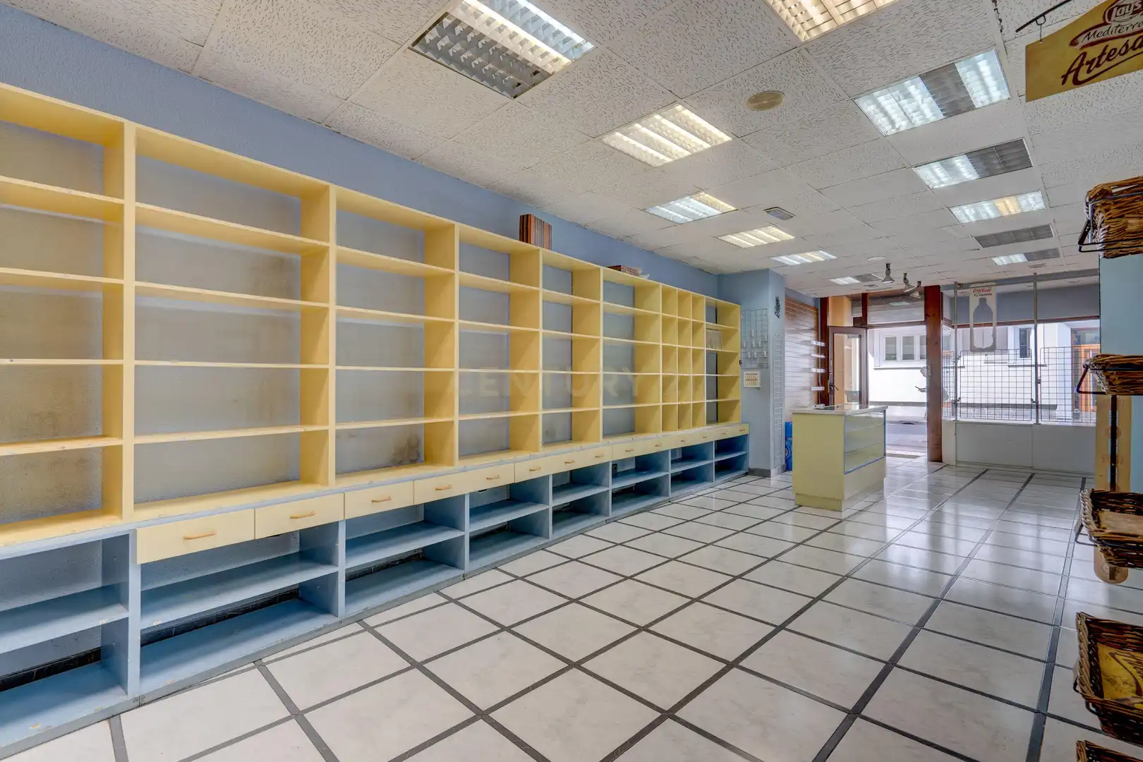 Local comercial en venta en Fuente de los Patos Plaza, Vitoria-Gasteiz, Spain 1, imagen 7