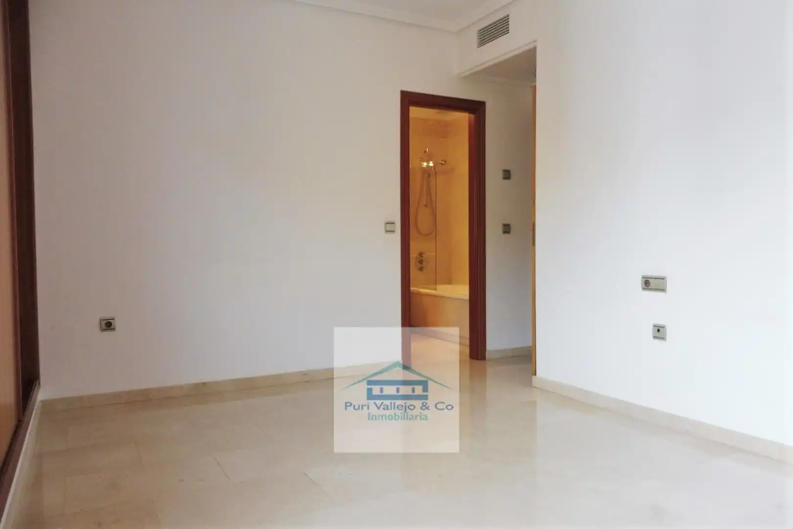Flat for rent in Córdoba  with Air Conditioner, Terrace and Storage room