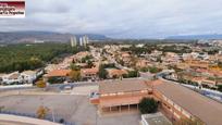 Vista exterior de Àtic en venda en Benidorm amb Aire condicionat, Terrassa i Piscina comunitària