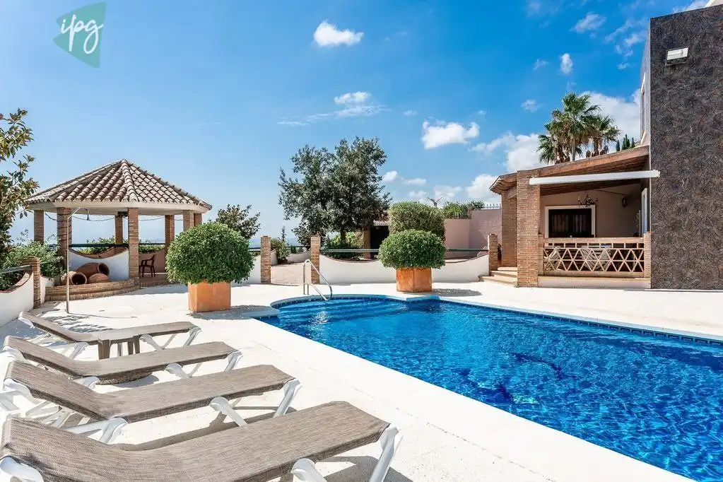 Piscina de Casa o xalet en venda en Estepona amb Aire condicionat, Calefacció i Jardí privat