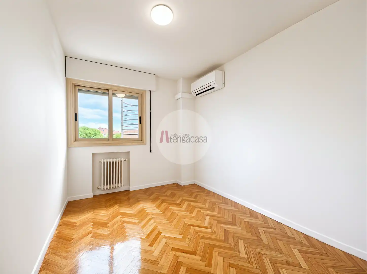 Bedroom of Attic for rent in Pozuelo de Alarcón  with Air Conditioner, Heating and Parquet flooring
