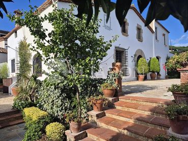 Casa rústica con piscina en venta en Cabrera de Mar
