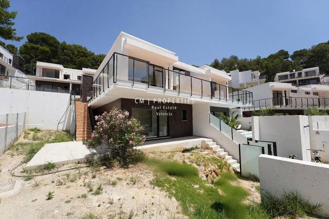 Casa adosada en Venta en Calle 16 en El Bosque