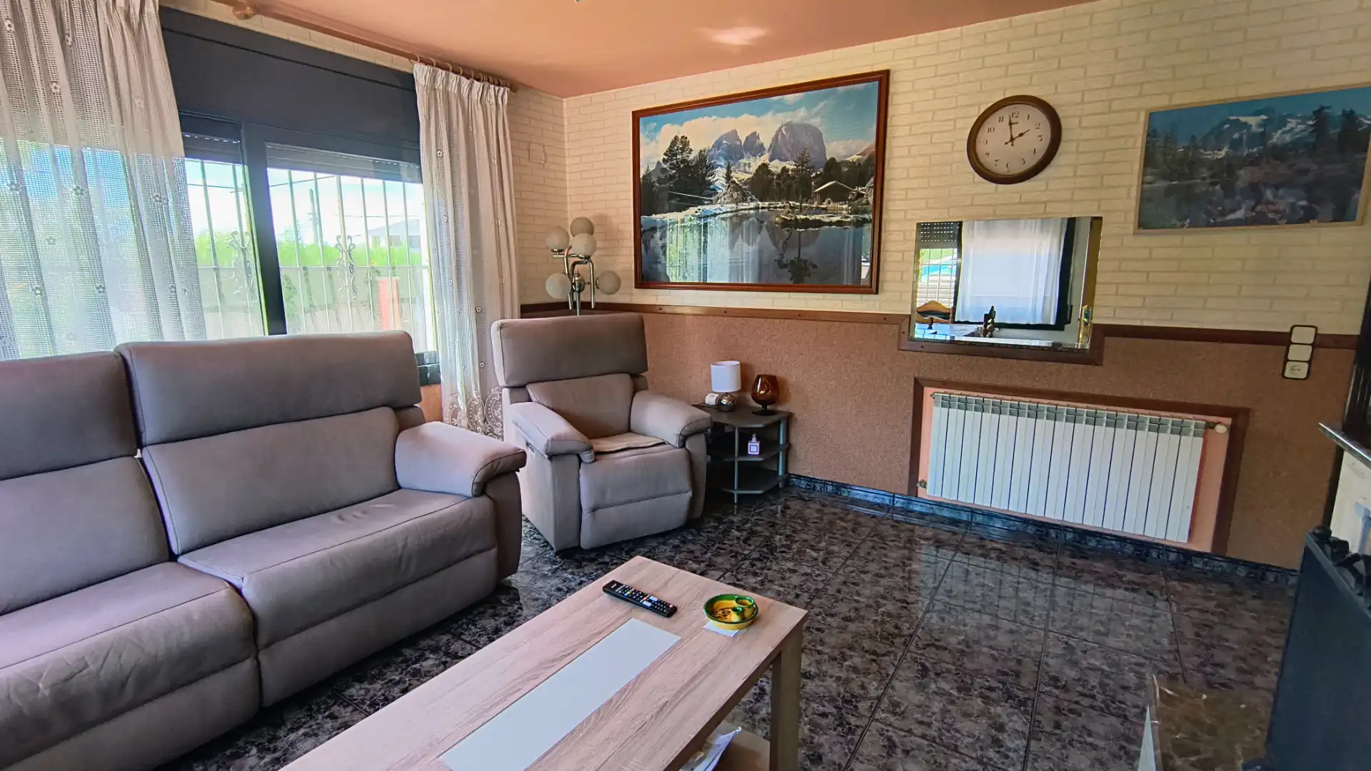 Sala d'estar de Casa o xalet en venda en Llinars del Vallès amb Aire condicionat, Calefacció i Jardí privat