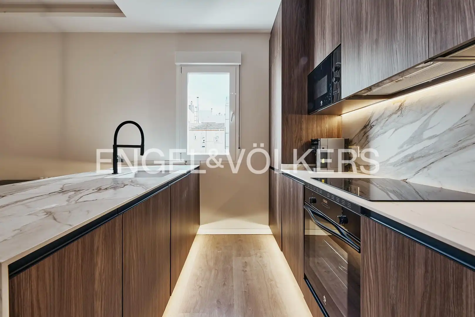 Kitchen of Flat for sale in Madrid  with Air Conditioner, Heating and Parquet flooring