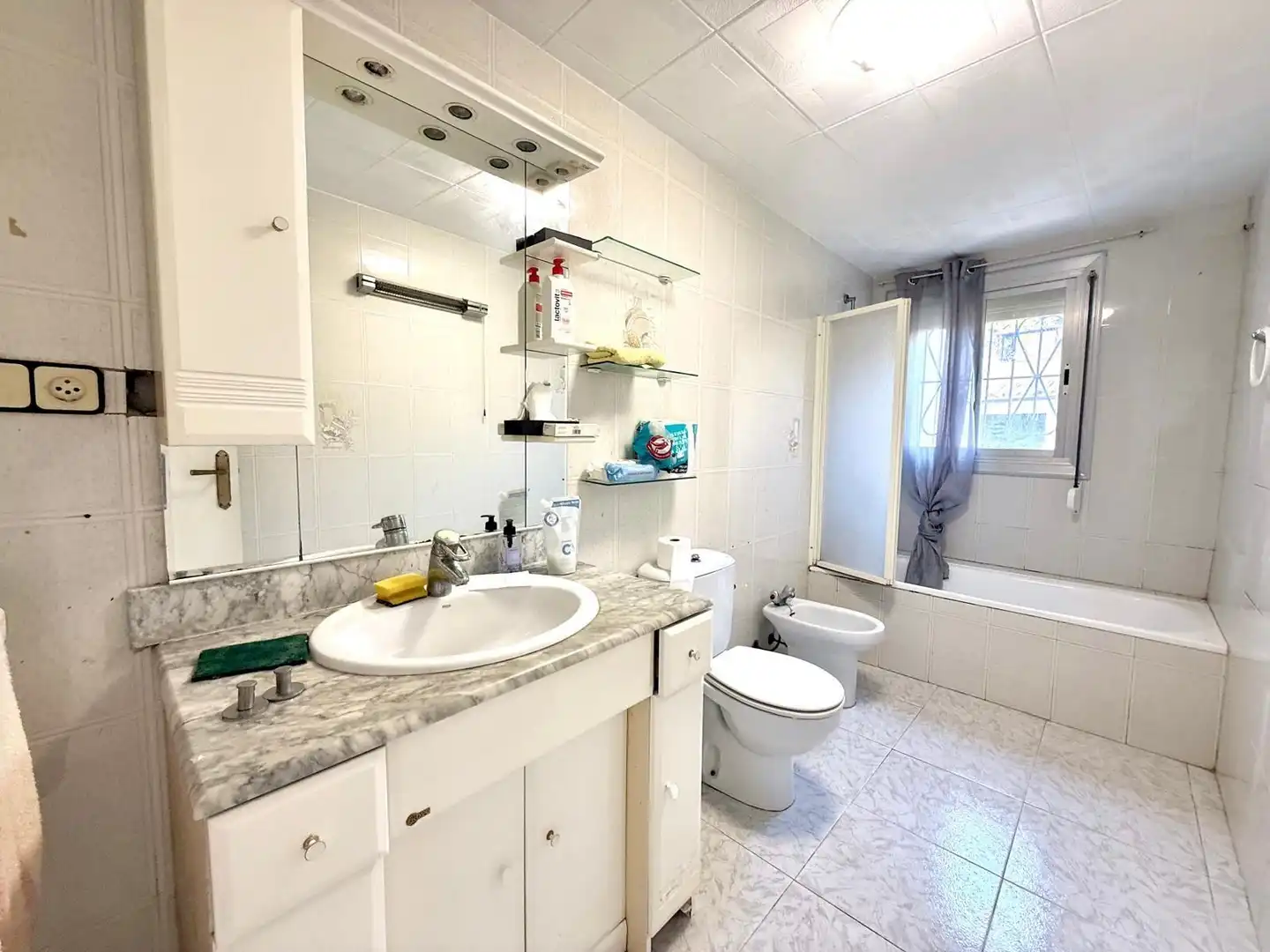 Bathroom of Houses for sale in Cubelles  with Private garden, Terrace and Storage room