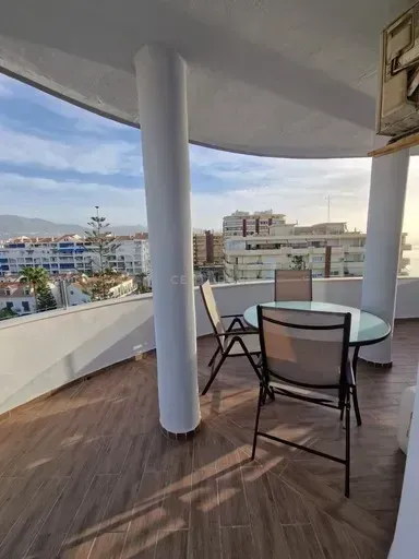 Terrassa de Pis de lloguer en Fuengirola amb Terrassa i Piscina