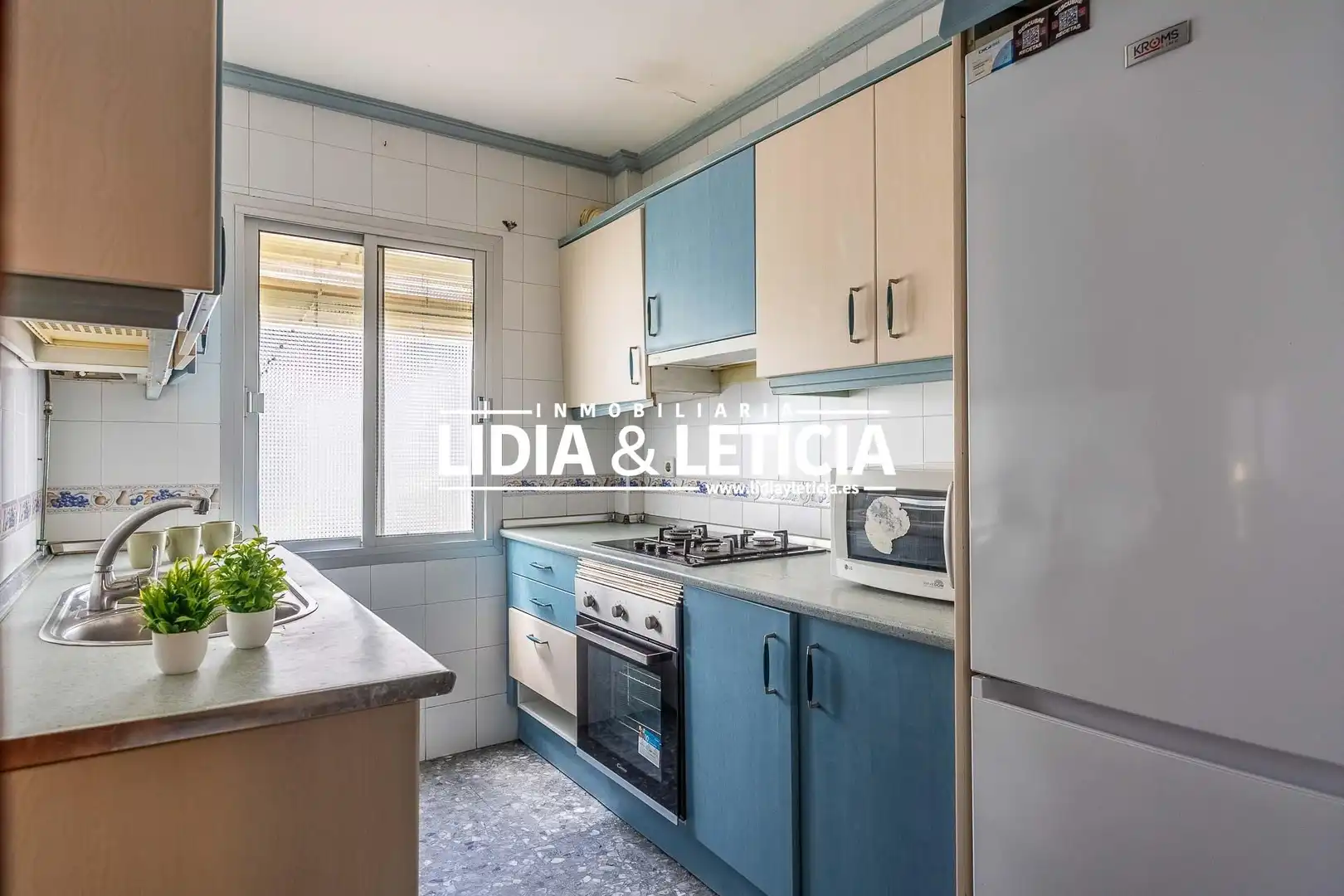 Kitchen of Flat for sale in Alcalá de Guadaira  with Air Conditioner, Terrace and Furnished