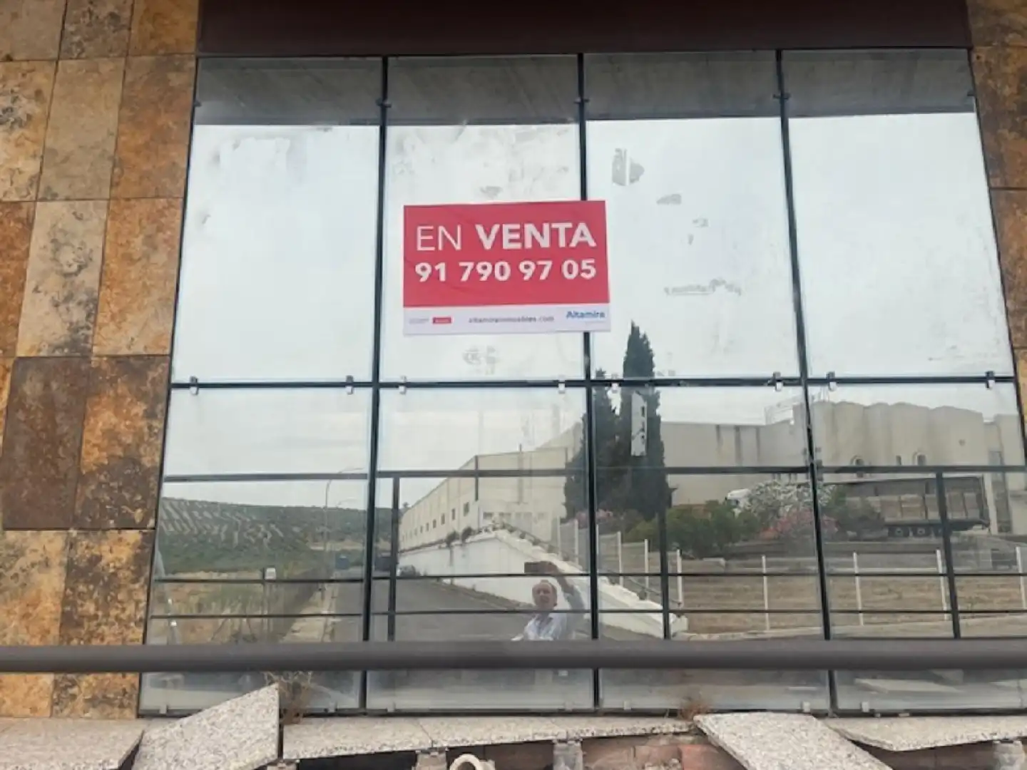 Industrial buildings for sale in Luque