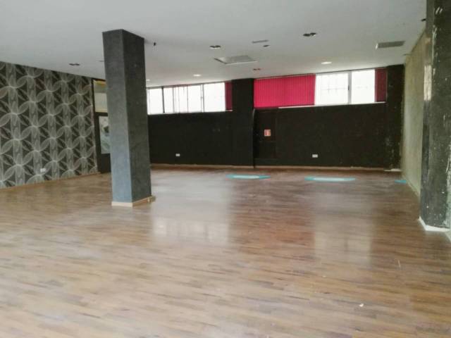 Local comercial en Alquiler en de la Constitución Española en Barriada Militar 2 de Mayo - Capiscol