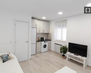 Living room of Flat to rent in  Madrid Capital  with Air Conditioner and Balcony