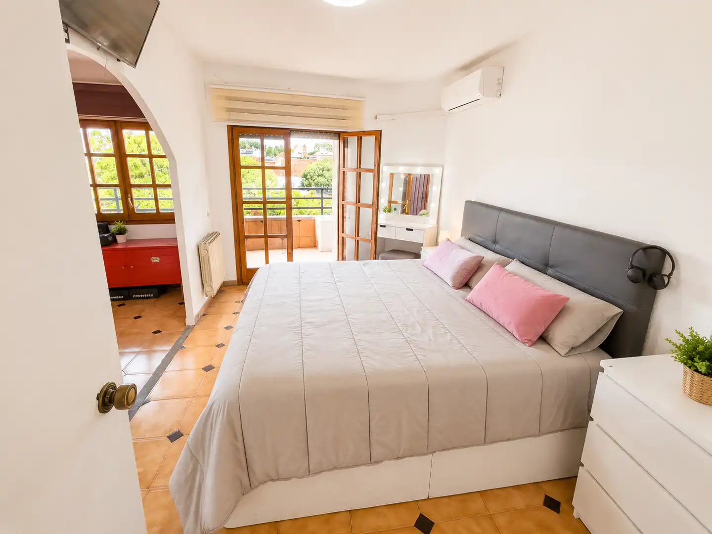 Bedroom of Duplexes for sale in Santa Coloma de Gramenet  with Air Conditioner, Heating and Parquet flooring