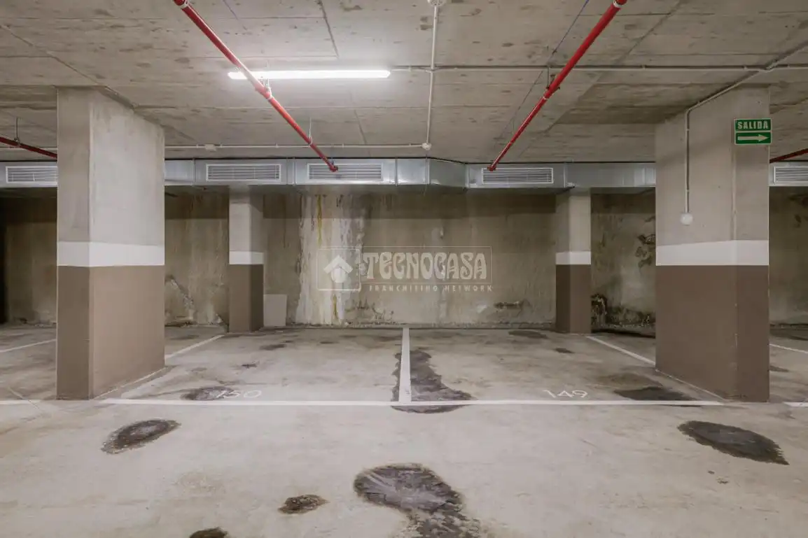 Parking de Piso en venta en L'Hospitalet de Llobregat con Balcón