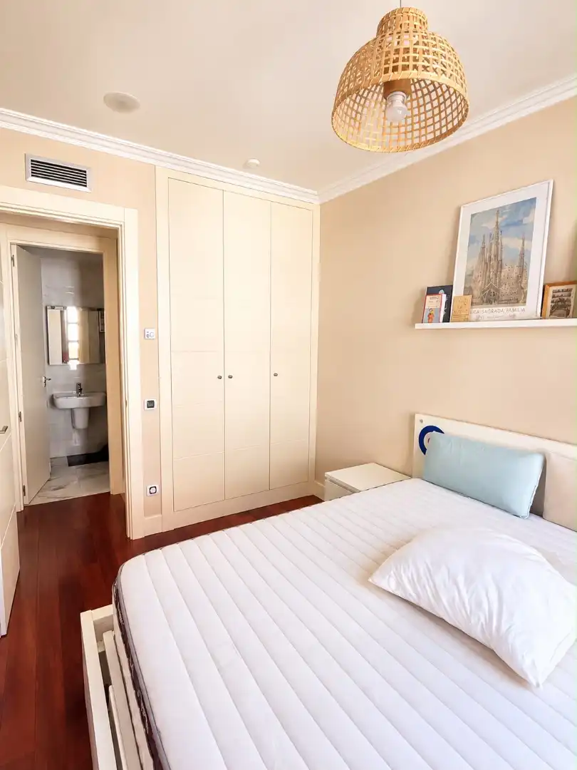 Schlafzimmer von Wohnungen zur Miete in  Logroño mit Heizung, Parkett und Möbliert